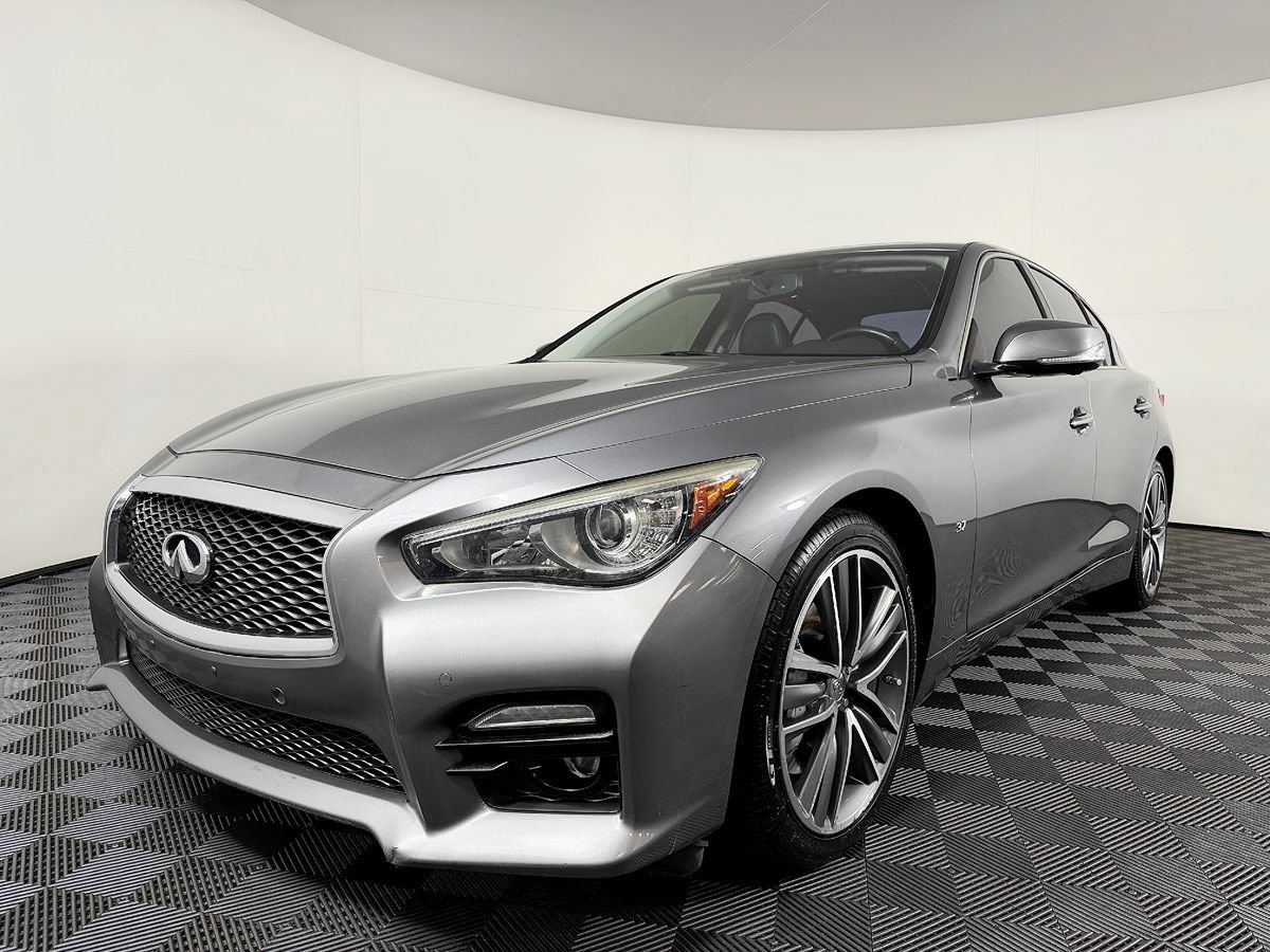 Used 2015 INFINITI Q50 w/ Deluxe Touring Package RWD image 2
