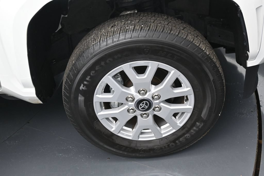 Used 2025 Toyota Tacoma SR5 AWD/4WD image 34
