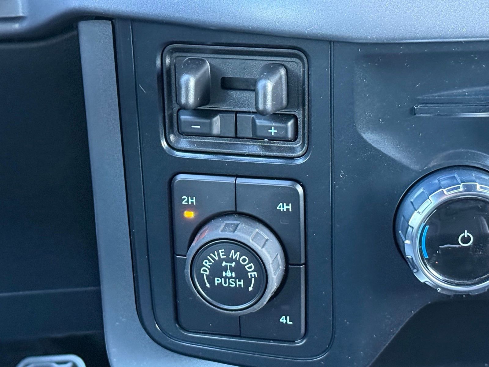 New 2025 Ford F150 XLT w/ Equipment Group 303A High image 27