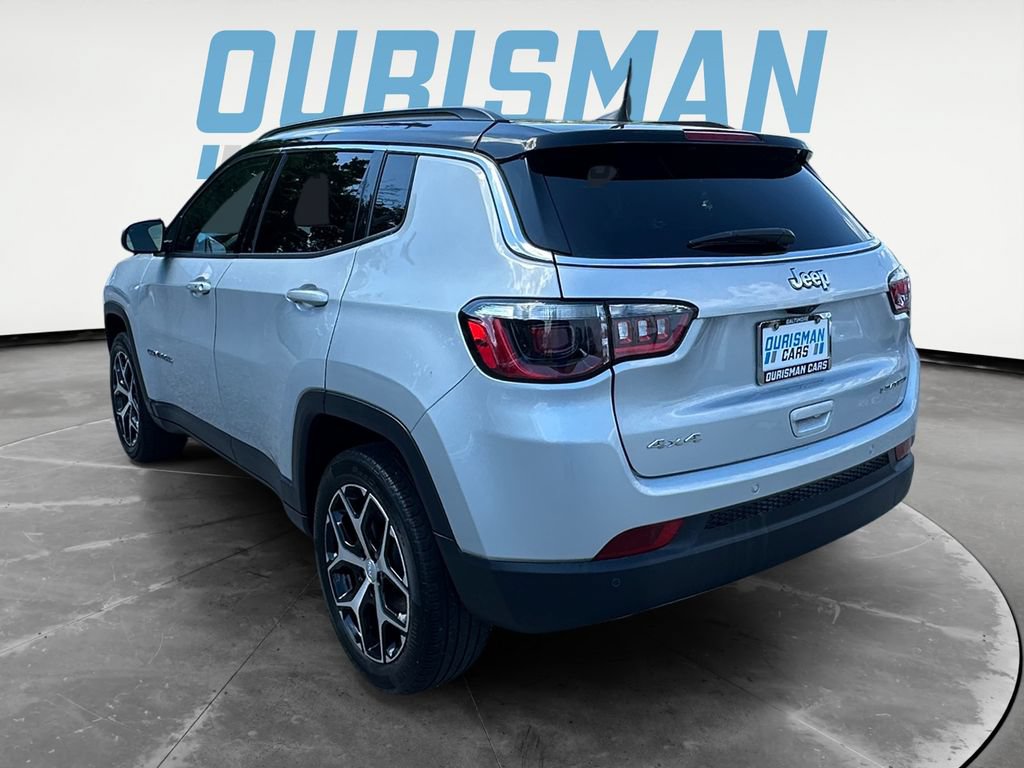 Used 2024 Jeep Compass Limited w/ Sun and Sound Group AWD/4WD image 4