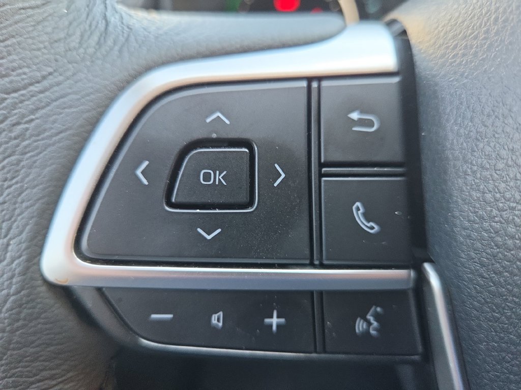 Used 2025 Toyota Sienna XLE w/ XLE Plus Package AWD/4WD image 31