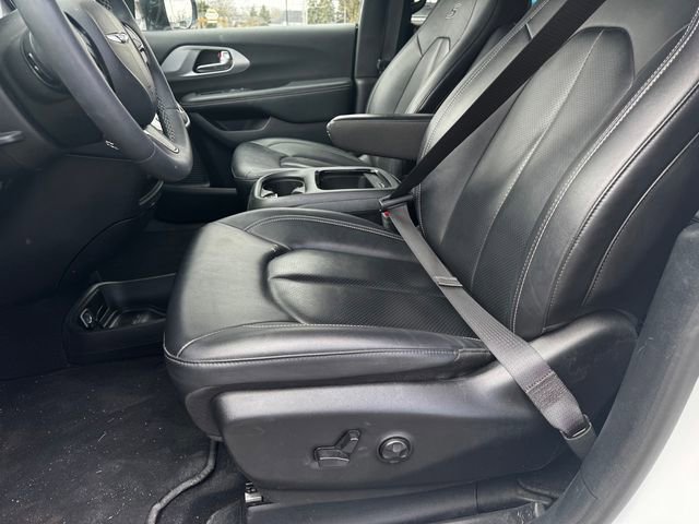 Used 2024 Chrysler Pacifica Limited FWD image 23