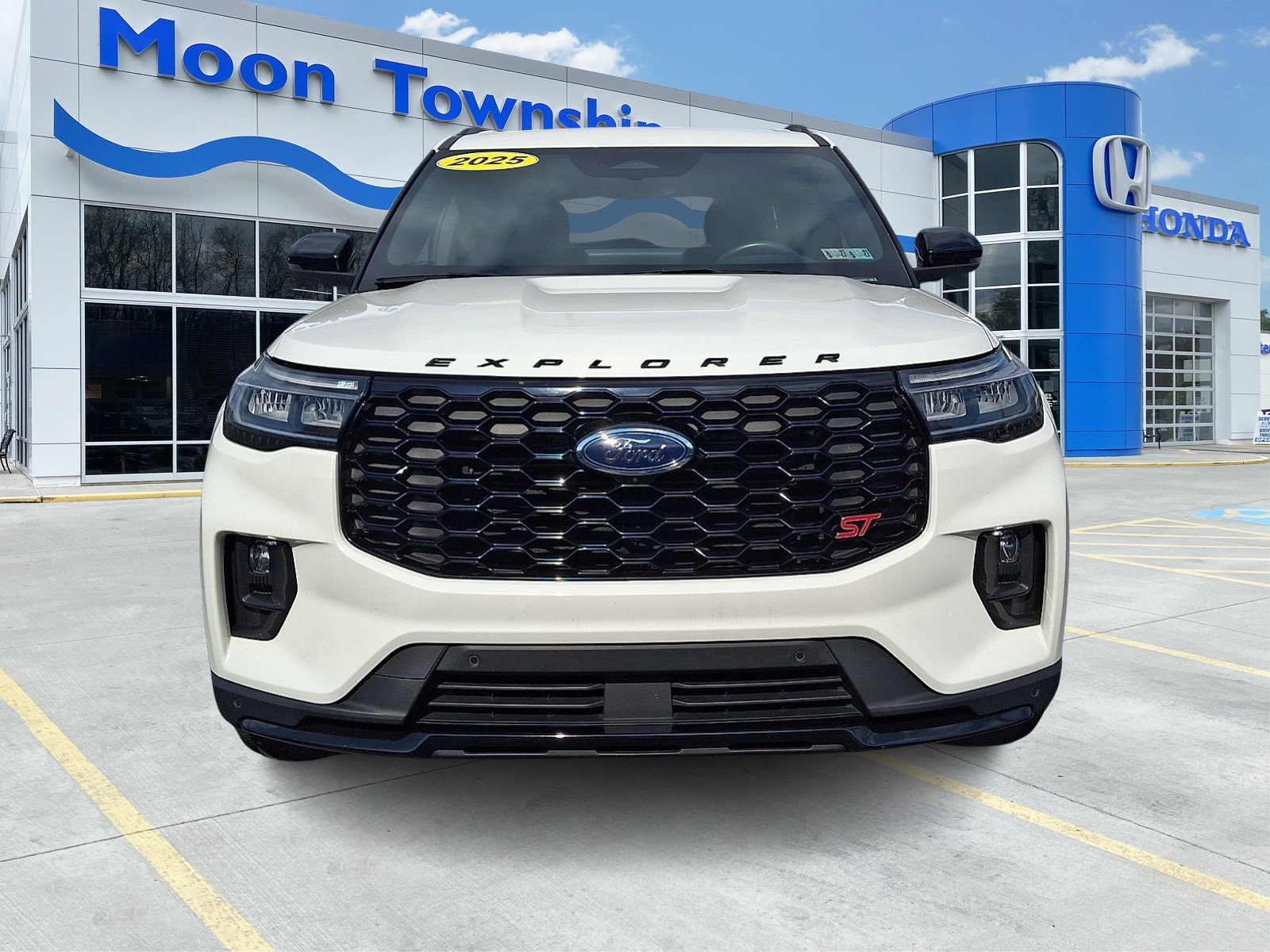 Used 2025 Ford Explorer ST AWD/4WD image 2