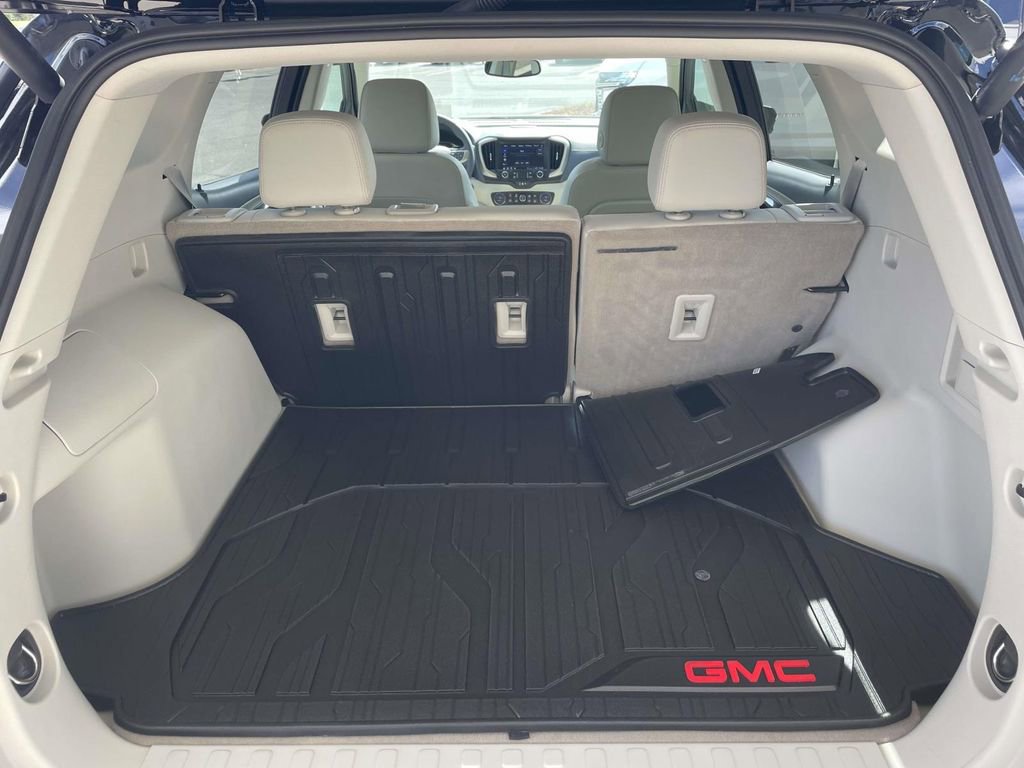 Used 2024 GMC Terrain Denali w/ Denali Premium Package image 9