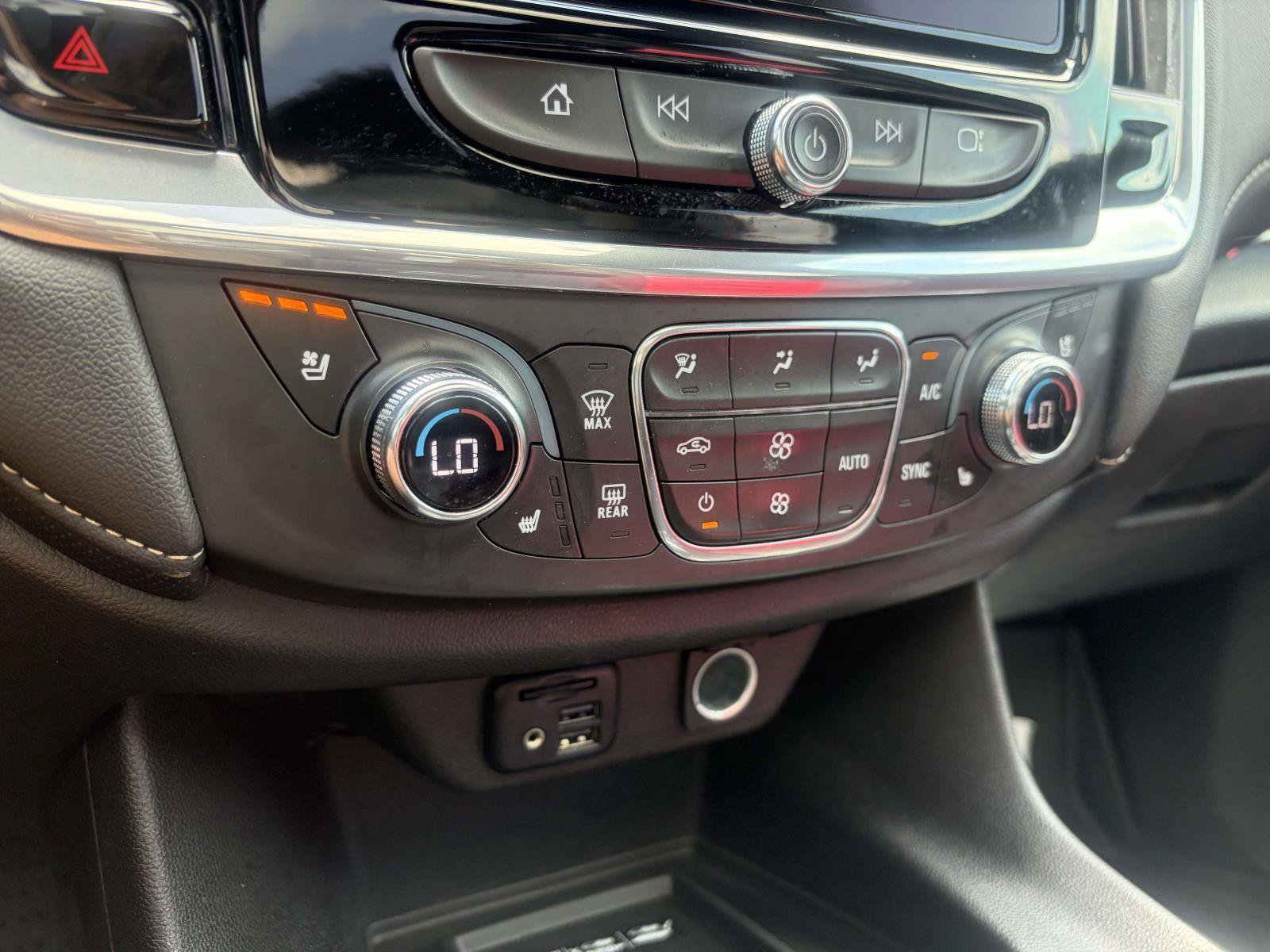 Used 2022 Chevrolet Traverse Premier w/ Redline Edition FWD image 16