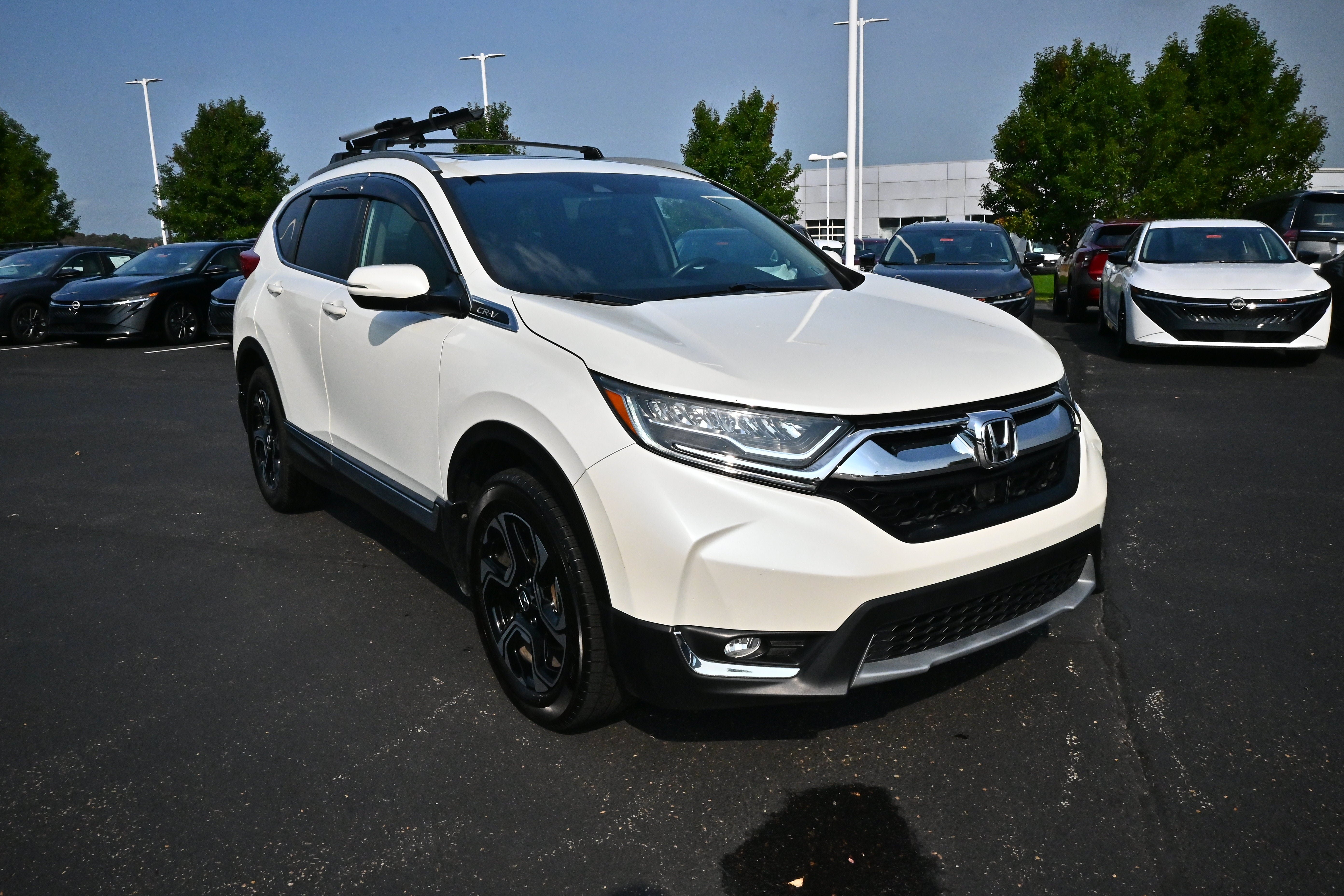 Used 2018 Honda CR-V Touring image 2