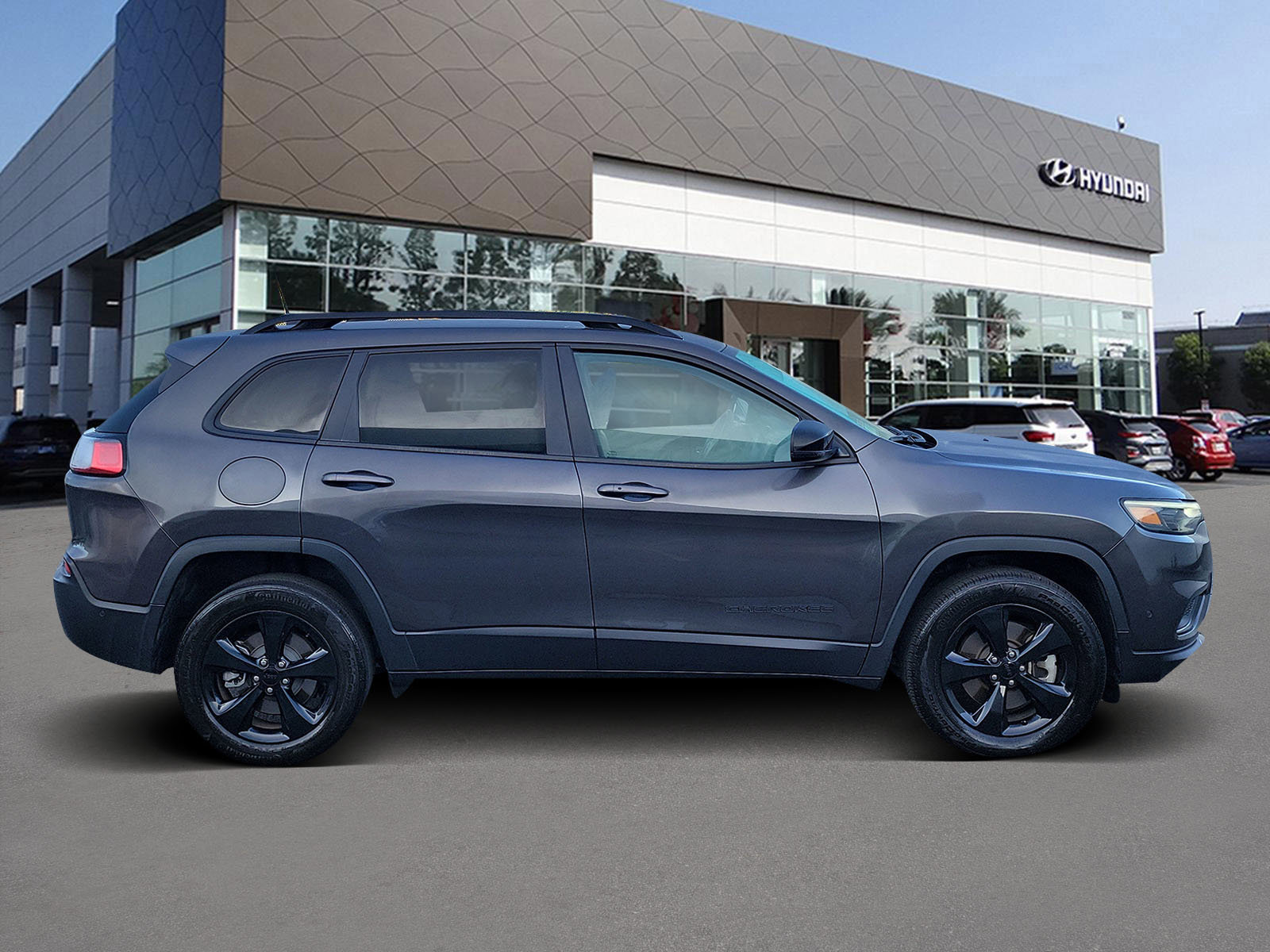 Used 2023 Jeep Cherokee Altitude Lux AWD/4WD image 4