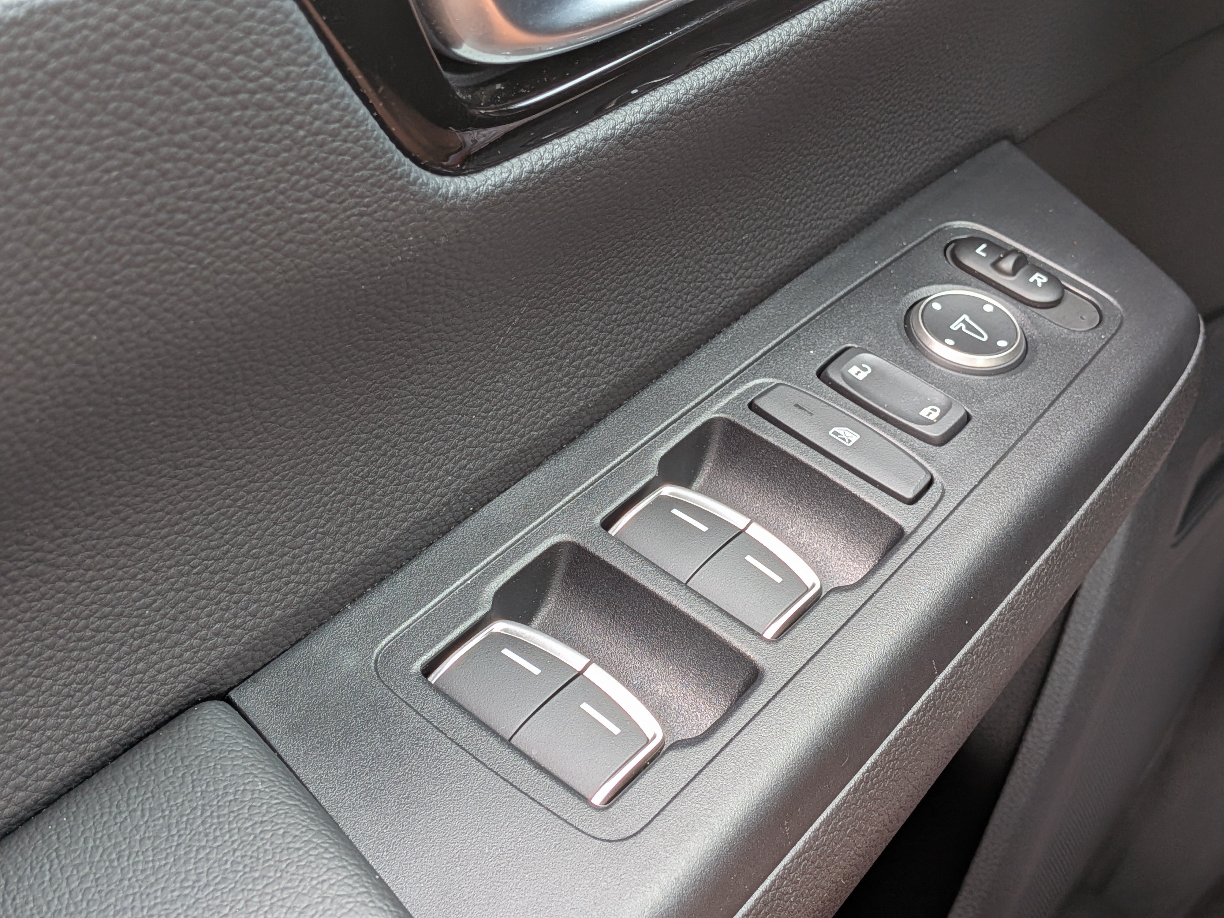 Used 2025 Honda CR-V EX-L image 24