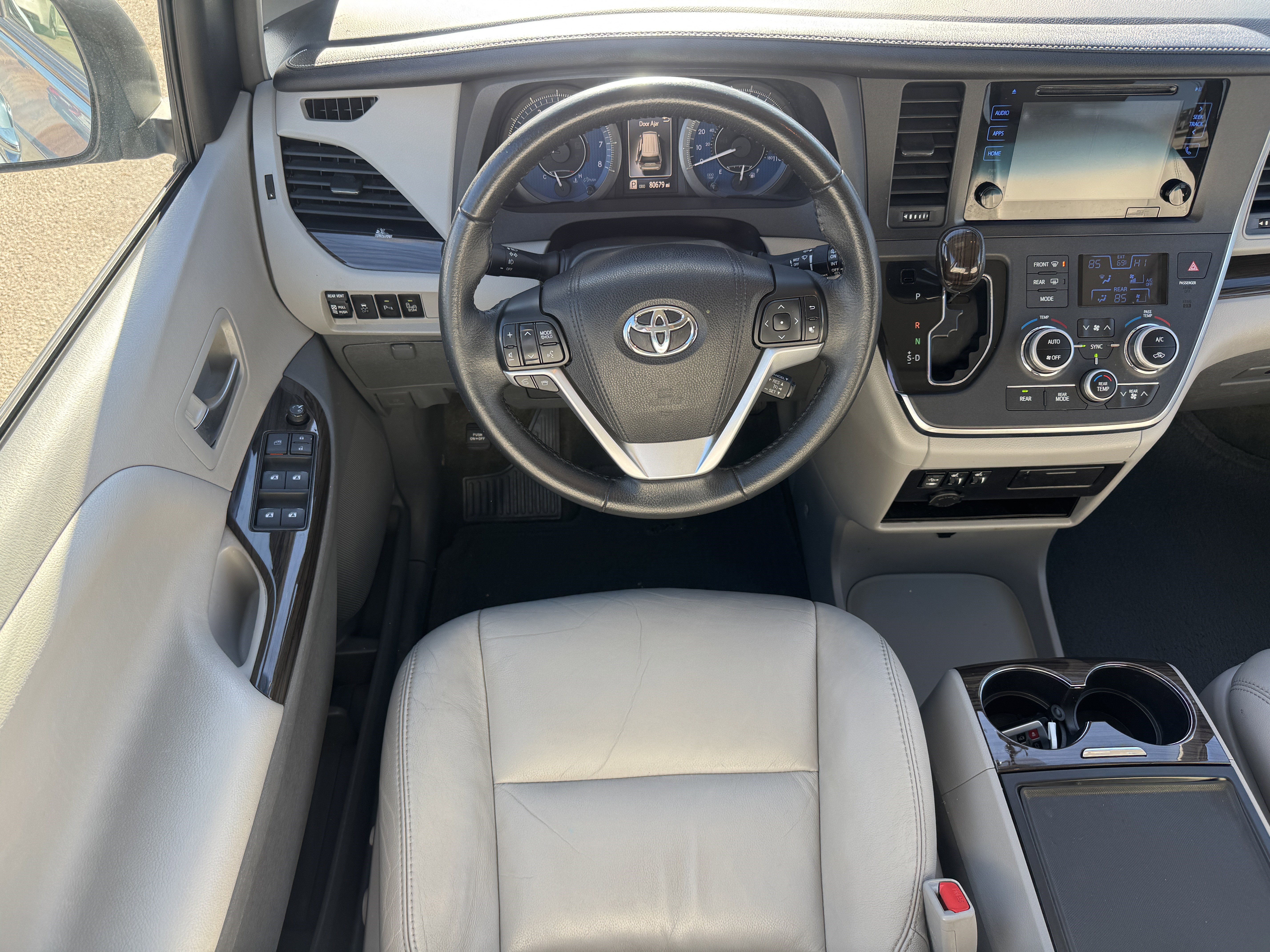 Used 2017 Toyota Sienna XLE image 15