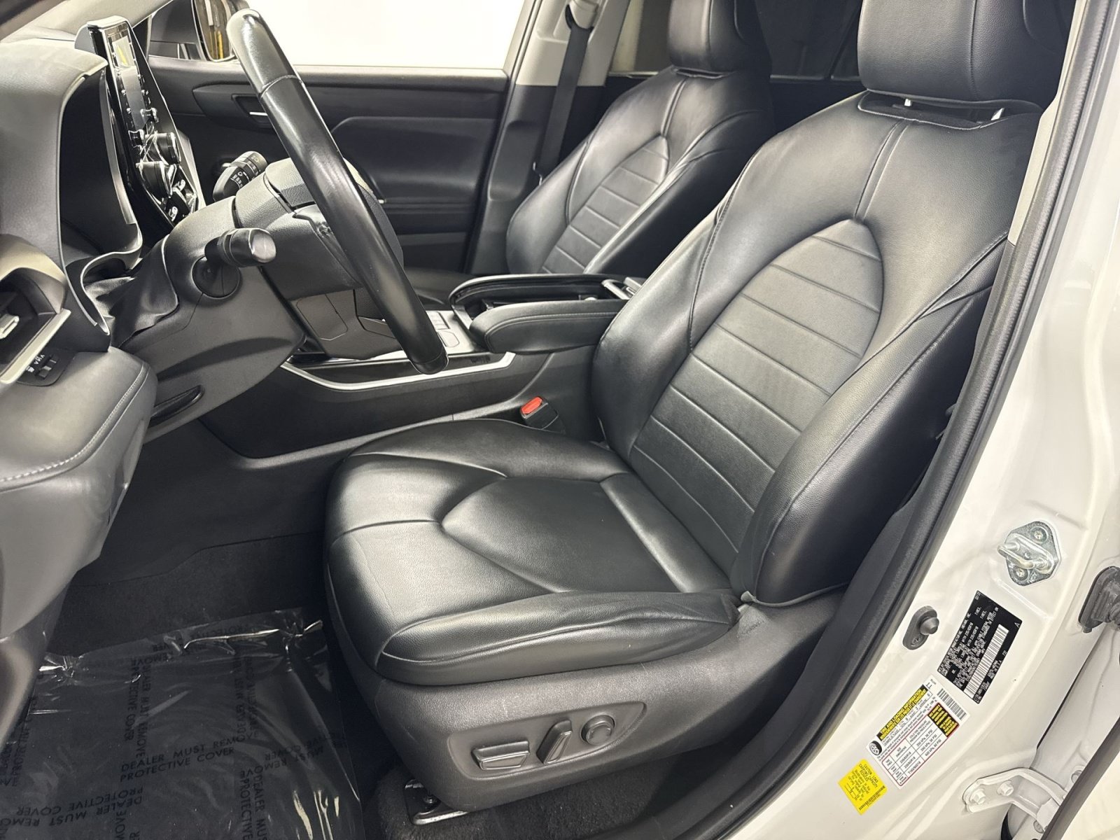 Used 2022 Toyota Highlander XLE AWD/4WD image 24