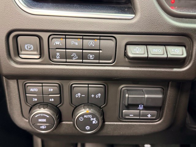 Certified 2024 Chevrolet Suburban High Country AWD/4WD image 17