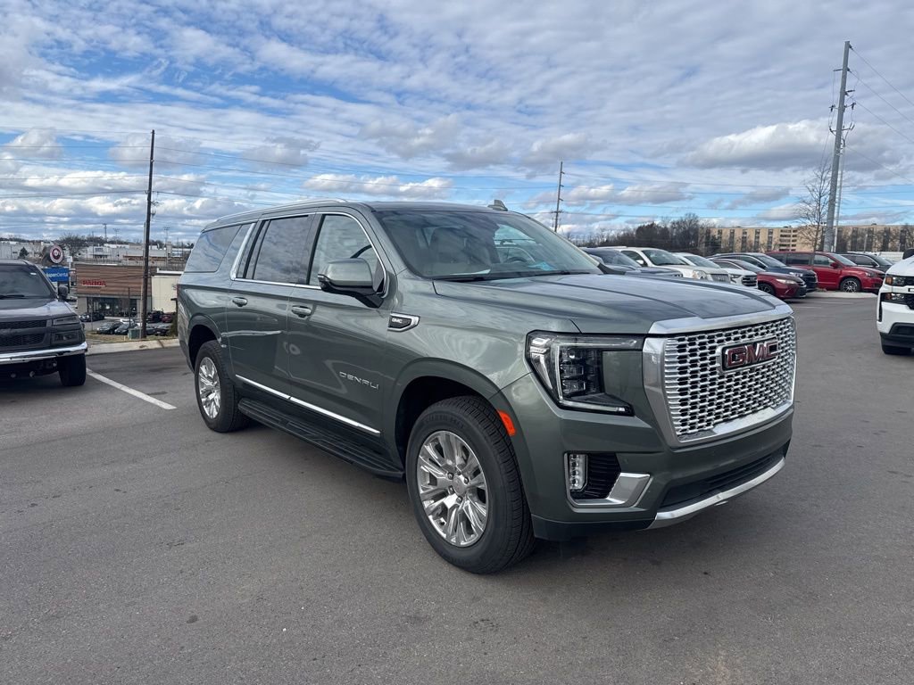 Used 2023 GMC Yukon XL Denali AWD/4WD image 5