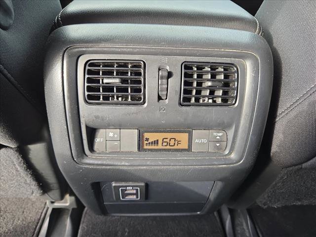 Used 2018 Nissan Pathfinder SV image 16