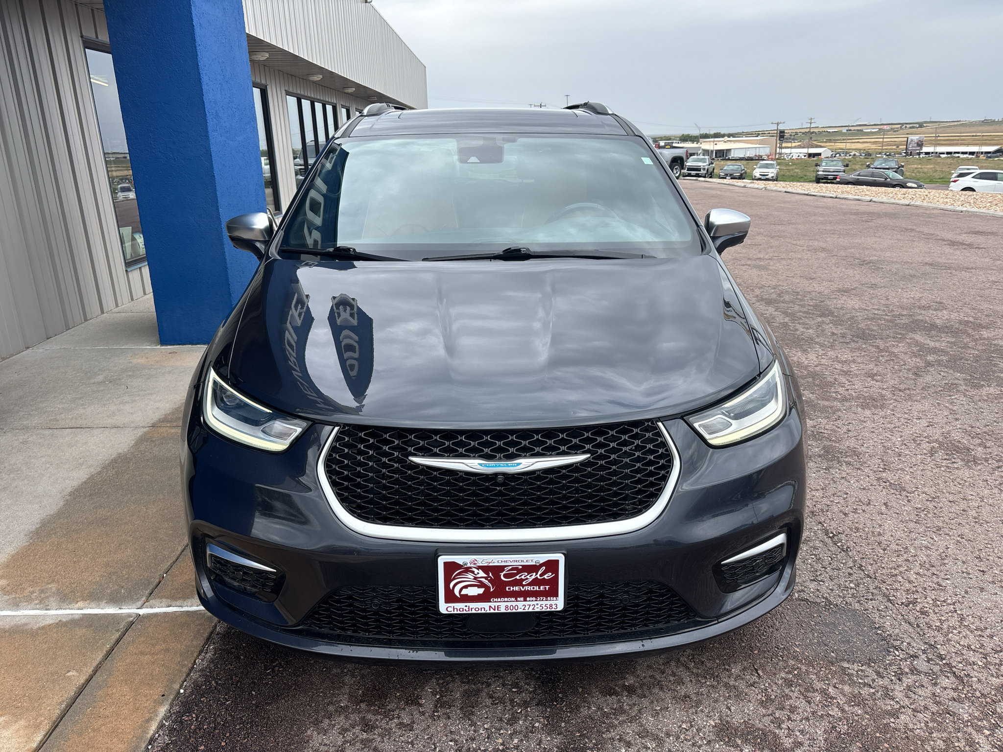 Used 2021 Chrysler Pacifica Pinnacle FWD image 3