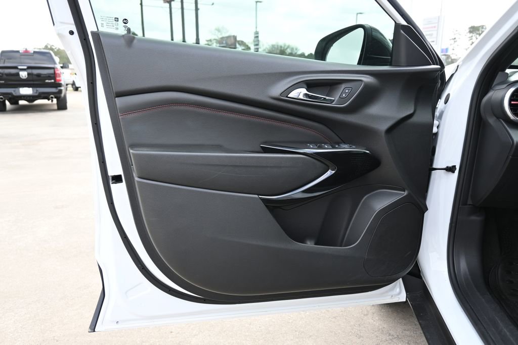 Used 2025 Chevrolet Trax RS w/ Driver Confidence Package image 16