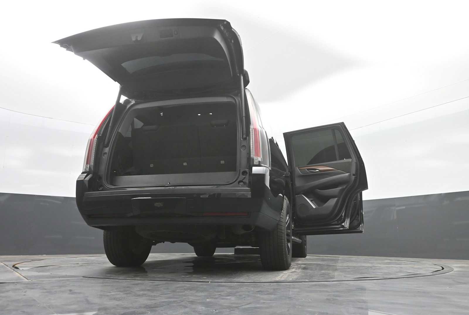 Used 2018 Cadillac Escalade 4WD image 41