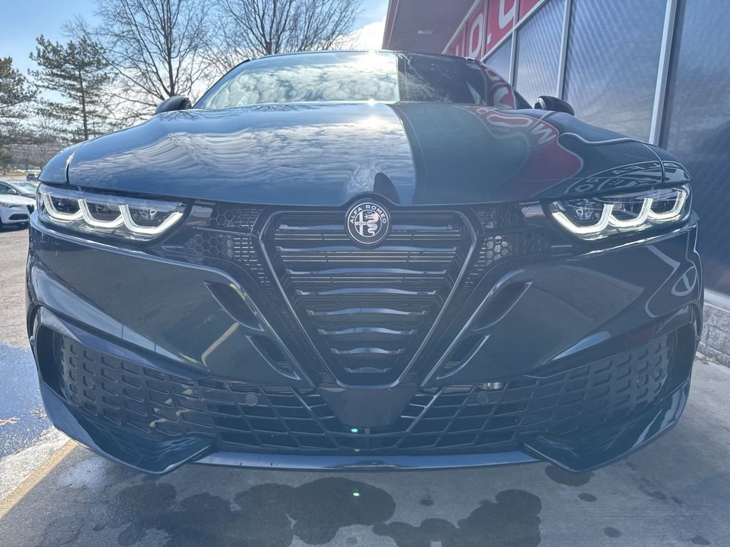 New 2026 Alfa Romeo Tonale Sprint w/ Black Premium Package image 4