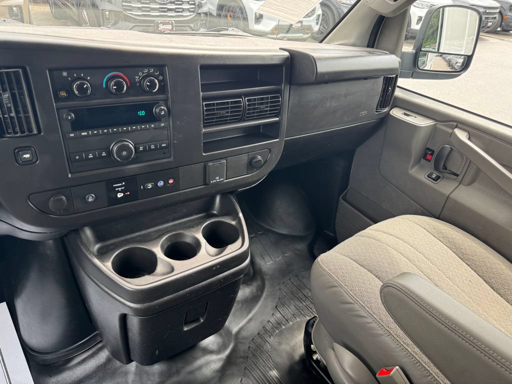 Used 2022 Chevrolet Express 3500 Extended RWD image 25