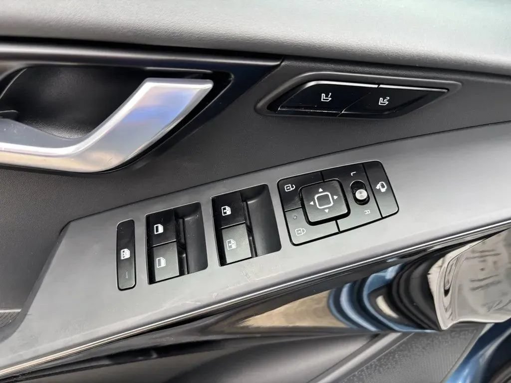 Used 2023 Kia Niro SX Touring FWD image 21