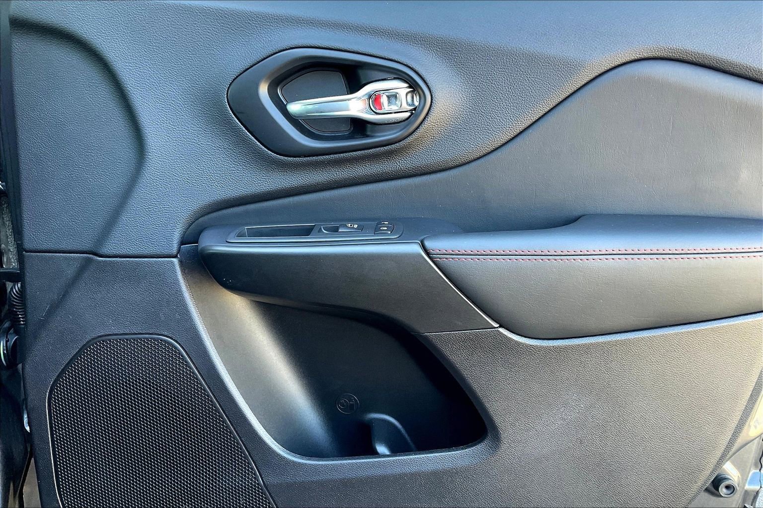 Used 2022 Jeep Cherokee Trailhawk w/ Sun, Sound & Nav Group image 21