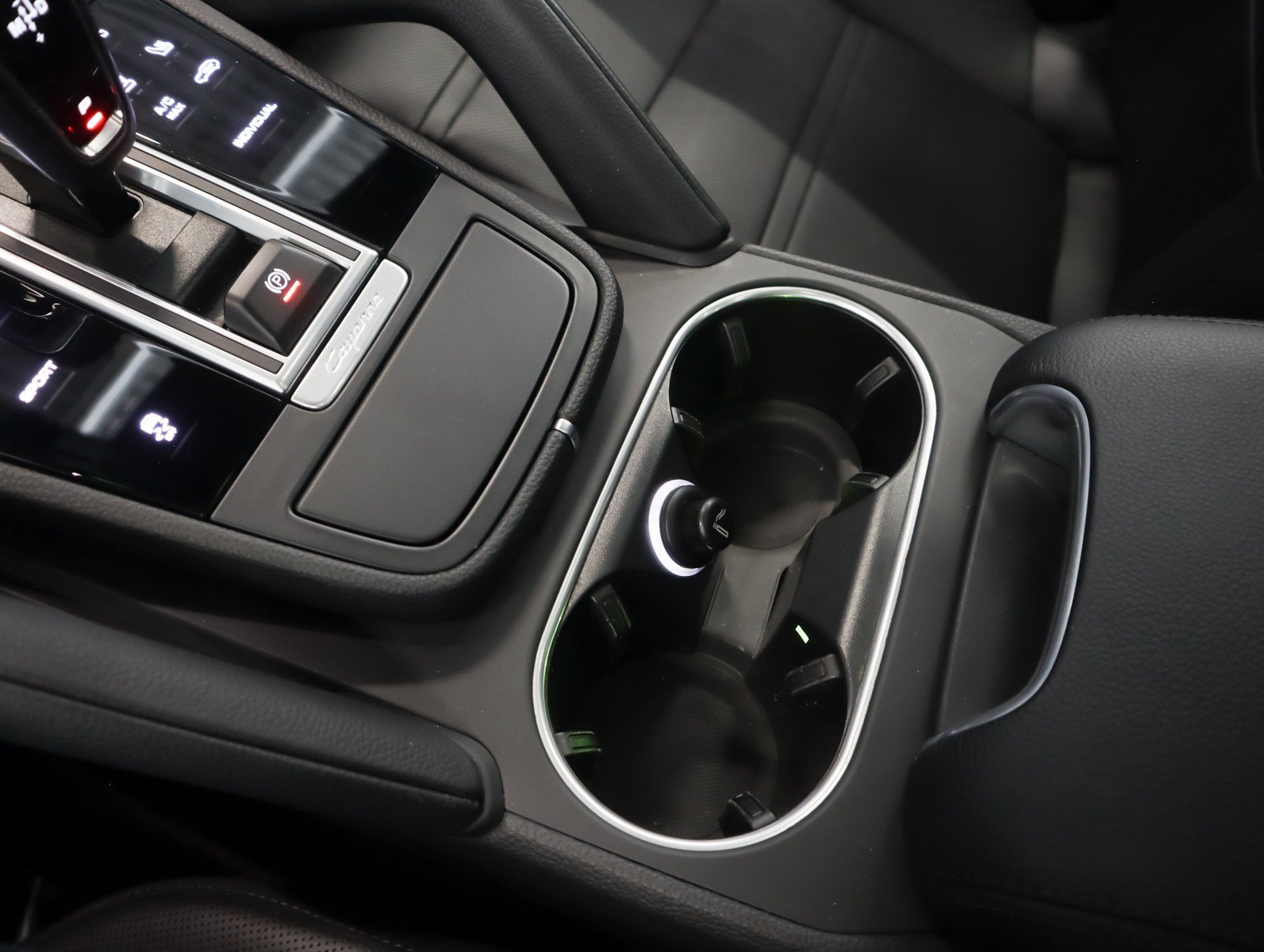 Certified 2023 Porsche Cayenne AWD/4WD image 18