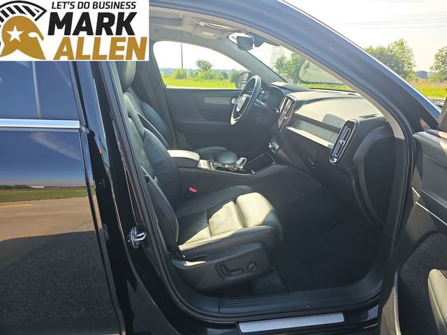 Used 2023 Volvo XC40 B5 Plus AWD/4WD image 27