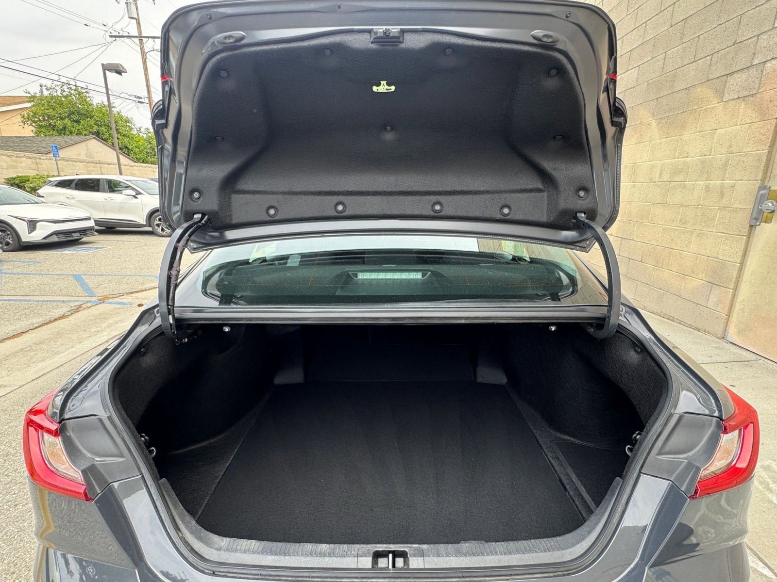 Used 2025 Toyota Camry LE FWD image 30