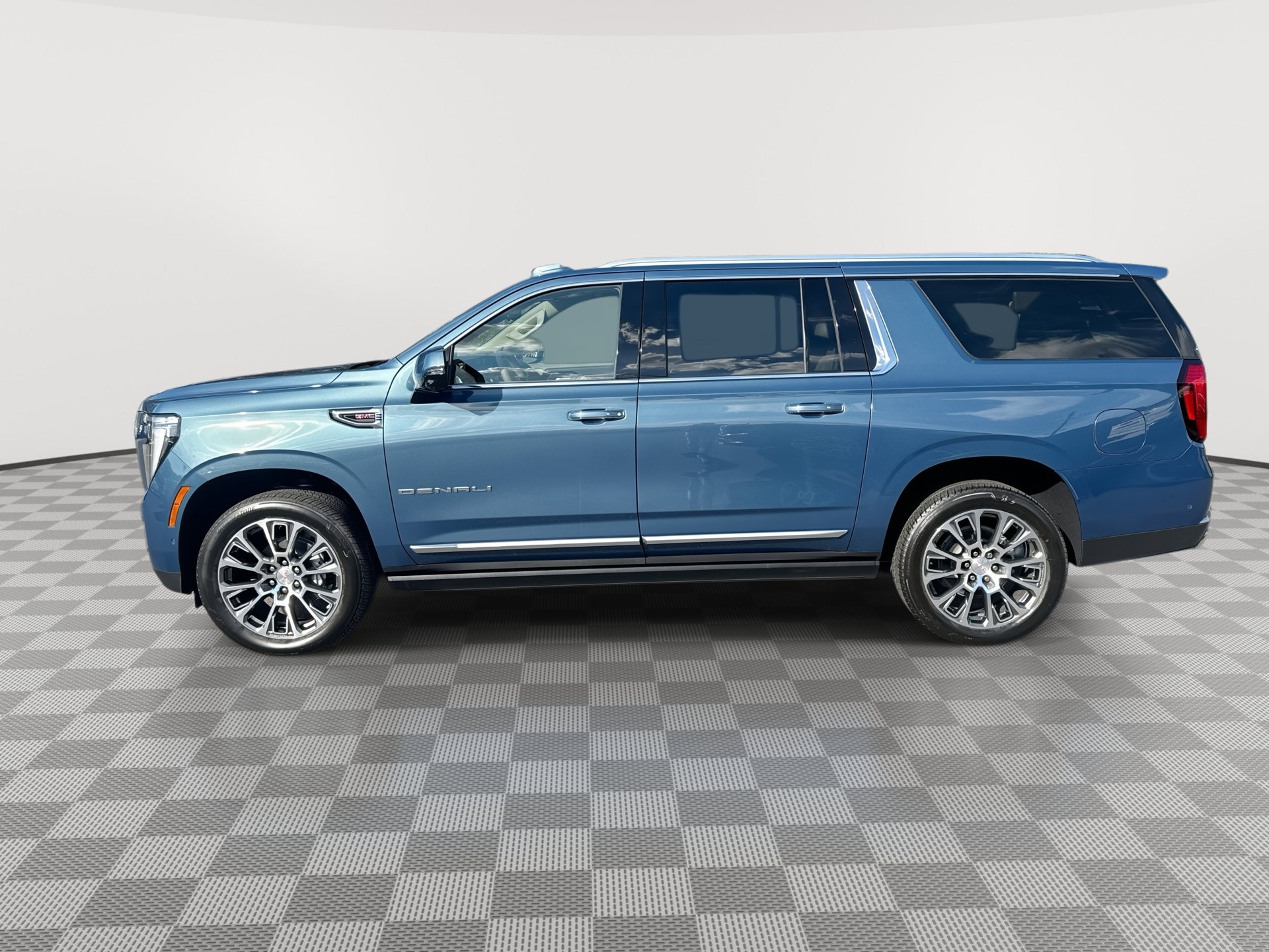 New 2026 GMC Yukon XL Denali w/ Denali Reserve Package AWD/4WD image 5