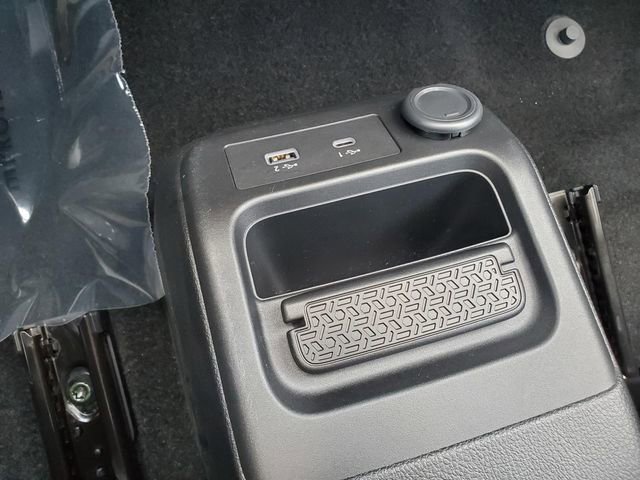 Used 2023 Nissan Ariya FWD image 24