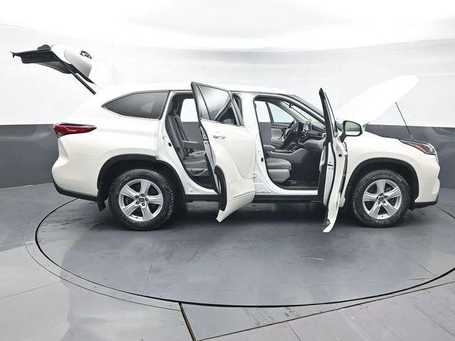 Used 2021 Toyota Highlander LE AWD/4WD image 50