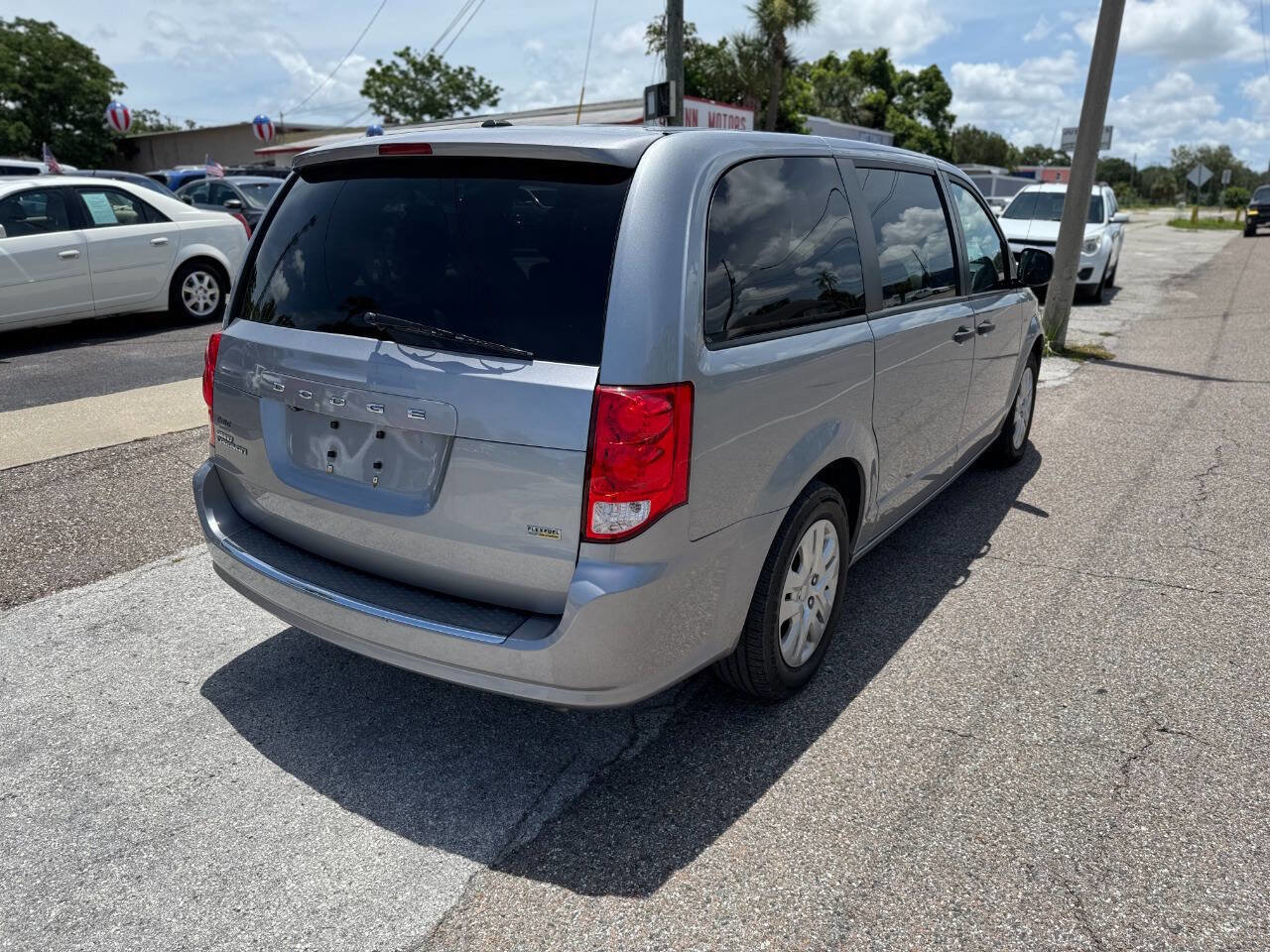 Used 2019 Dodge Grand Caravan SE w/ UConnect Hands-Free Group image 8