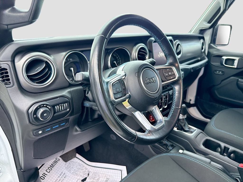 Used 2022 Jeep Wrangler Unlimited Rubicon 4xe AWD/4WD image 11