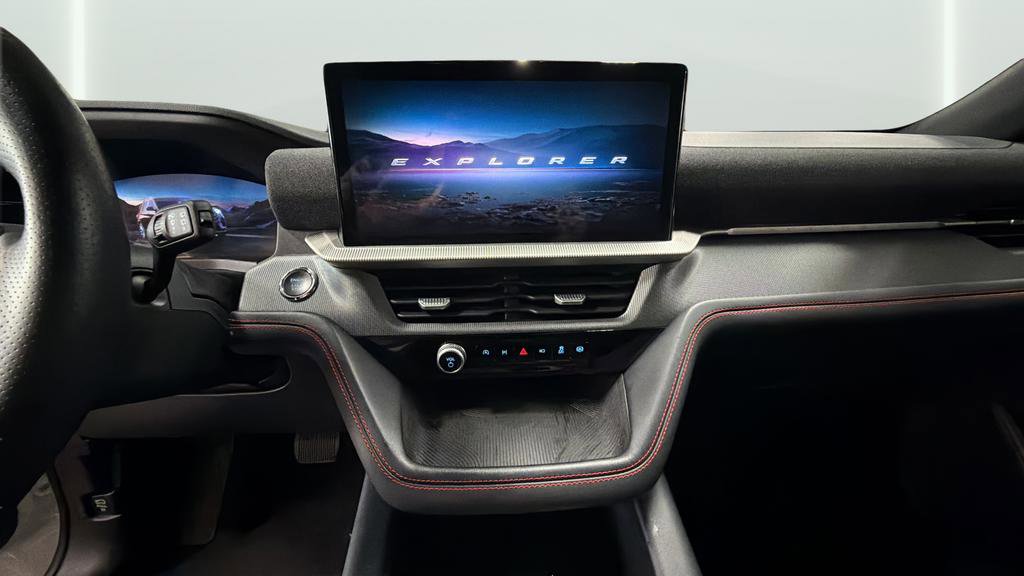 Used 2025 Ford Explorer ST-Line w/ ST-Line Street Pack image 14