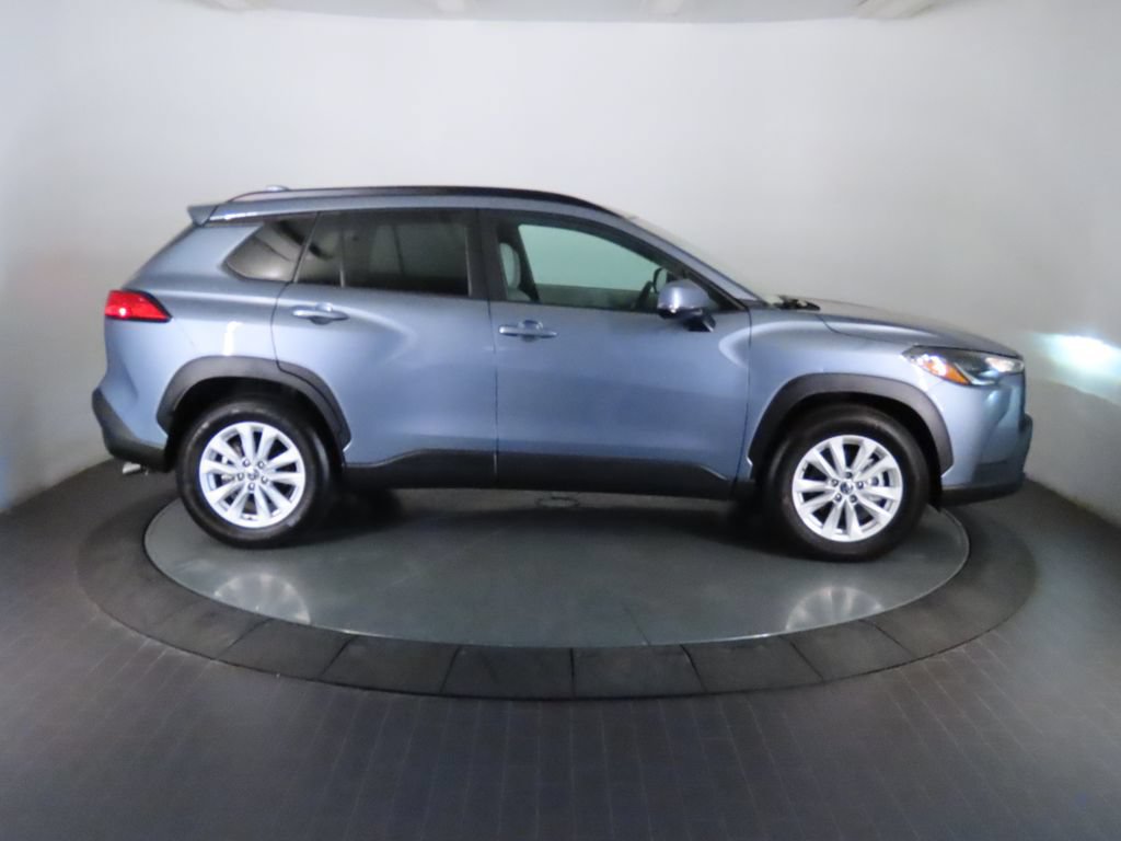 Used 2022 Toyota Corolla Cross LE AWD/4WD image 8
