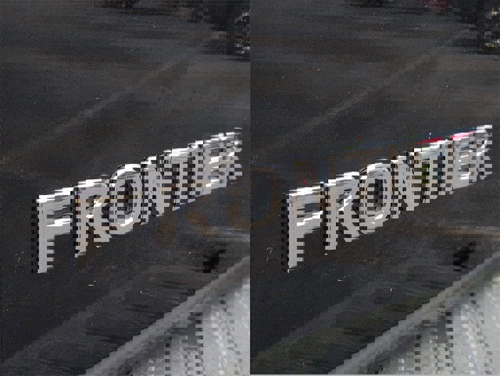 Used 2020 Nissan Frontier SV image 11