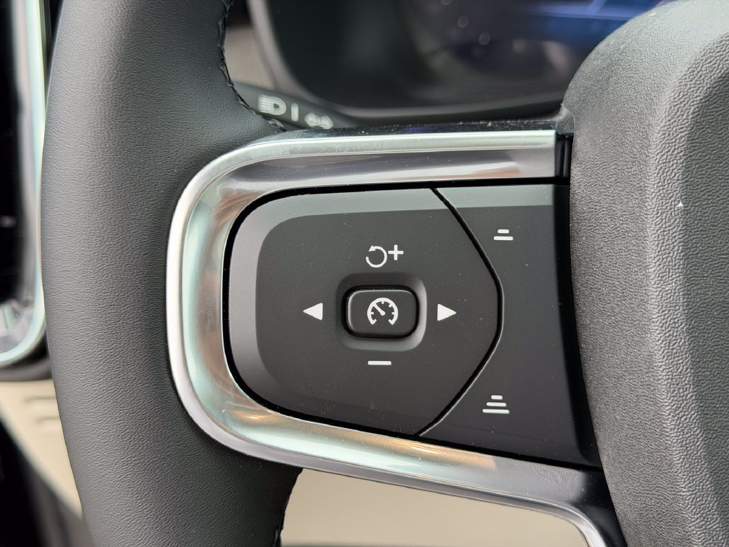 New 2026 Volvo XC40 B5 Plus w/ Climate Package AWD/4WD image 18