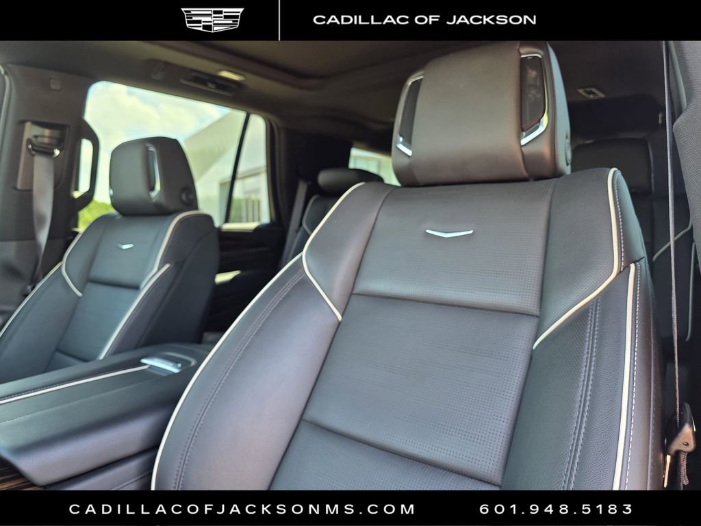 Used 2023 Cadillac Escalade Premium Luxury w/ Performance Package AWD/4WD image 17