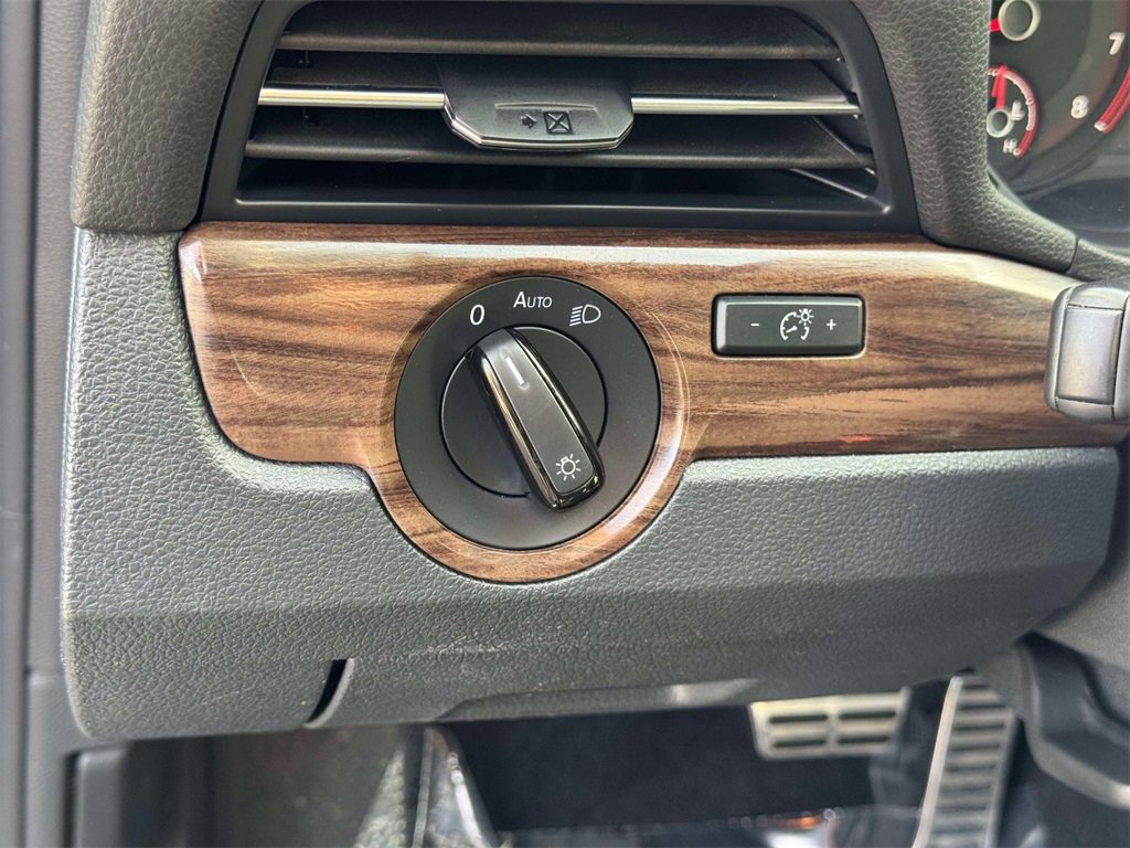 Used 2020 Volkswagen Passat 2.0T SEL image 28