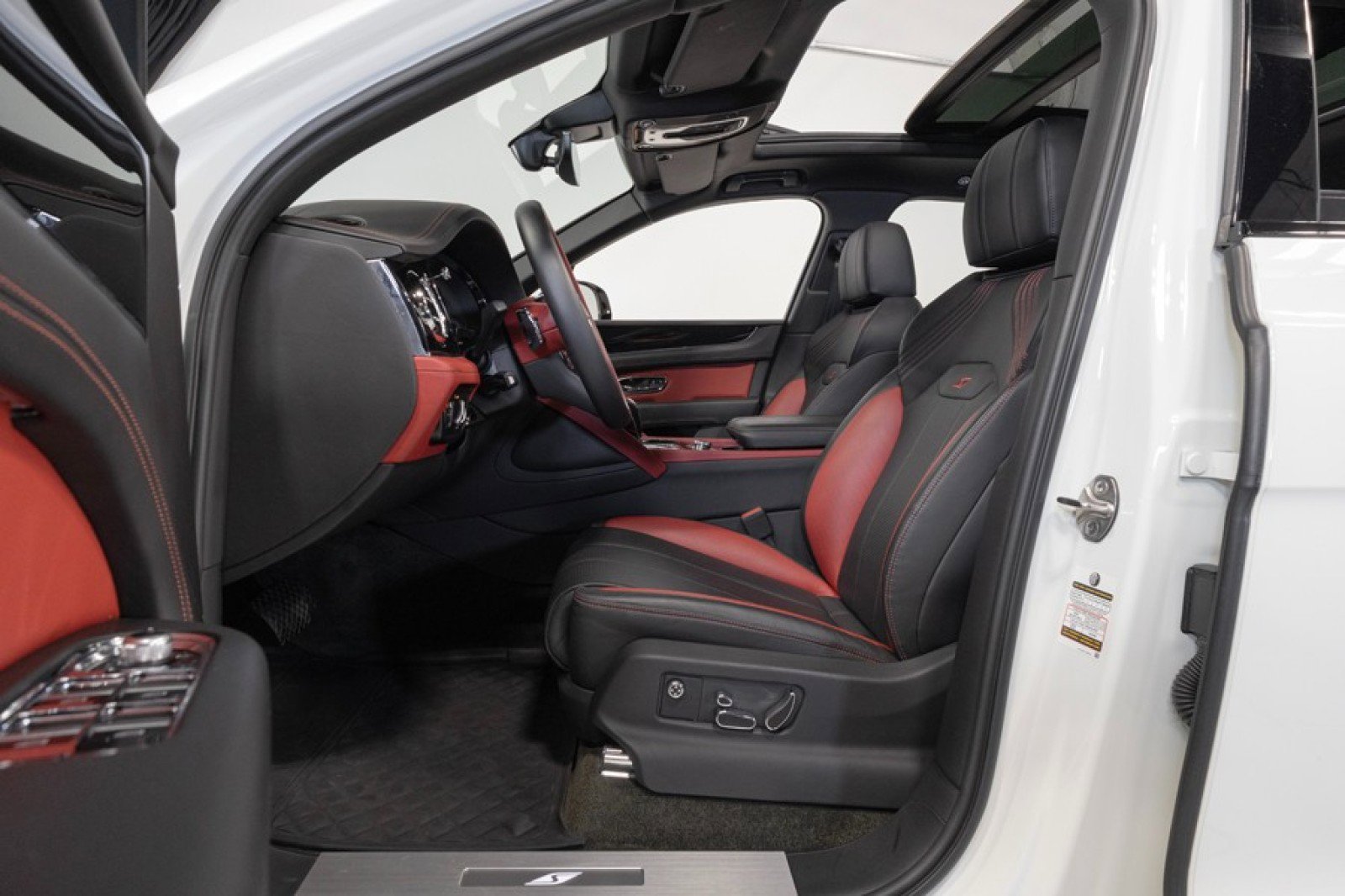 Used 2022 Bentley Bentayga AWD/4WD image 20