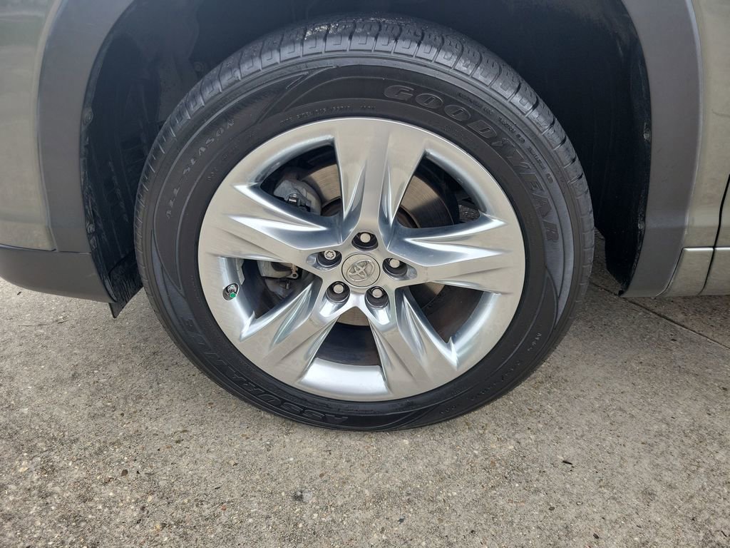Used 2015 Toyota Highlander Limited FWD image 38