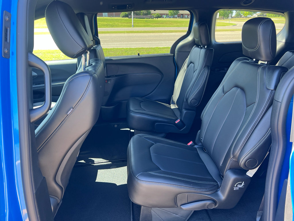 New 2026 Chrysler Pacifica Select w/ S Appearance Package FWD image 18