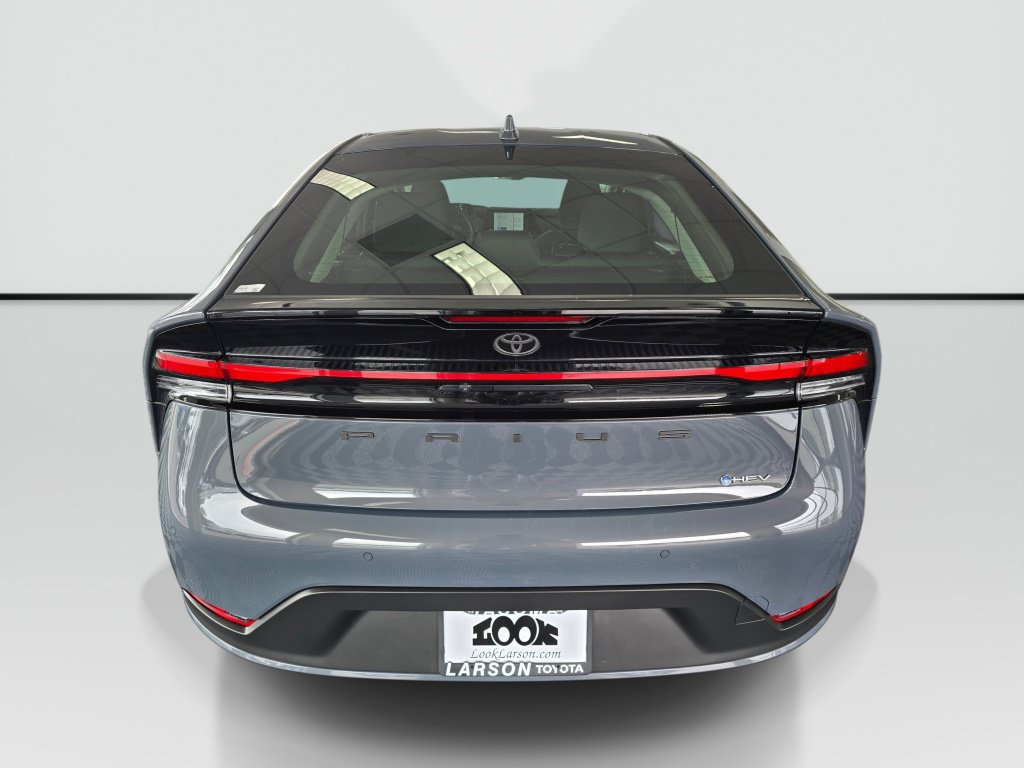 Used 2024 Toyota Prius LE FWD image 4