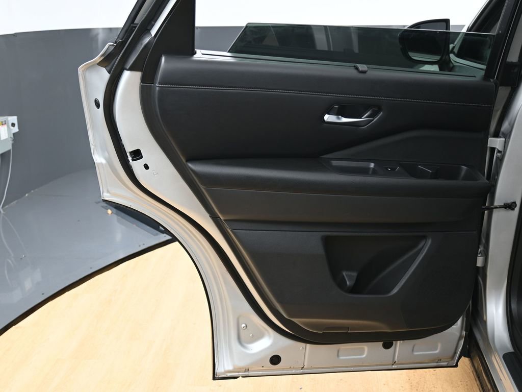 Used 2023 Nissan Pathfinder SL w/ Black Appearance Package image 42