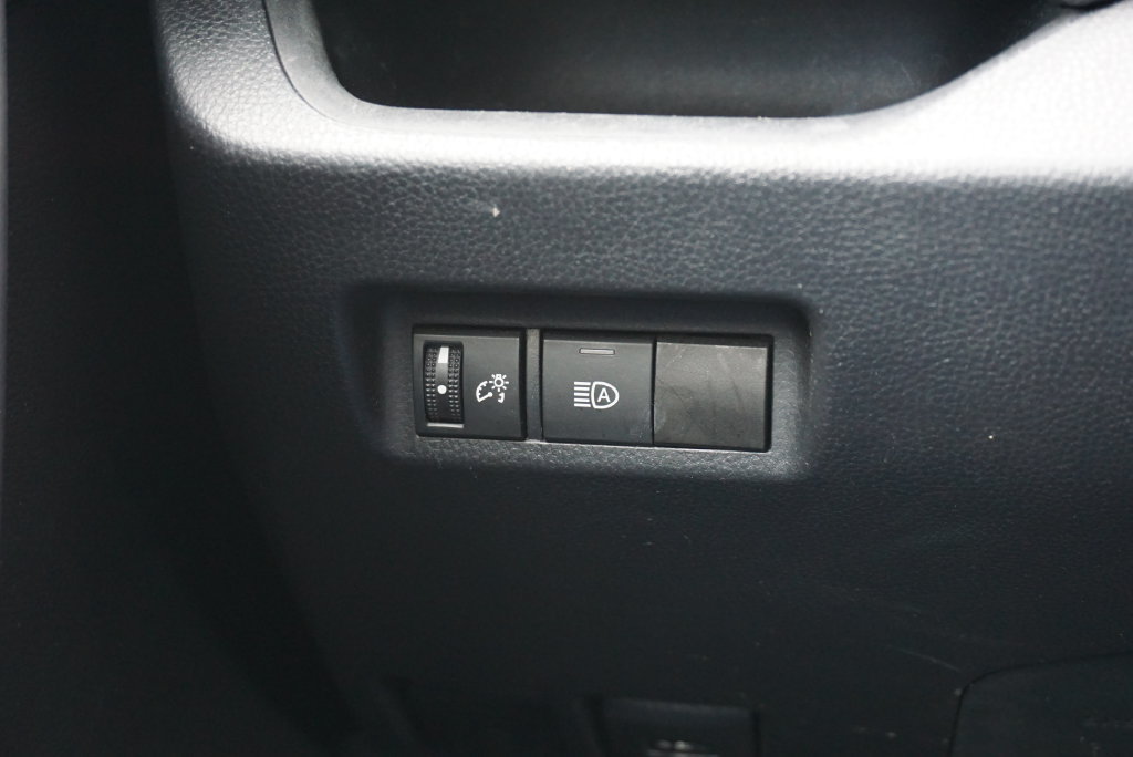 Used 2022 Toyota RAV4 LE AWD/4WD image 25