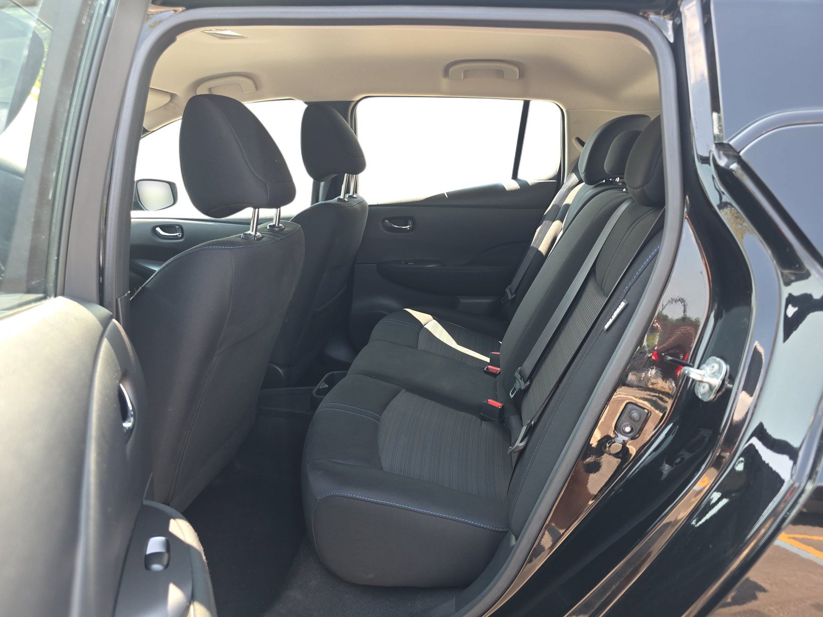 Used 2022 Nissan Leaf S FWD image 11