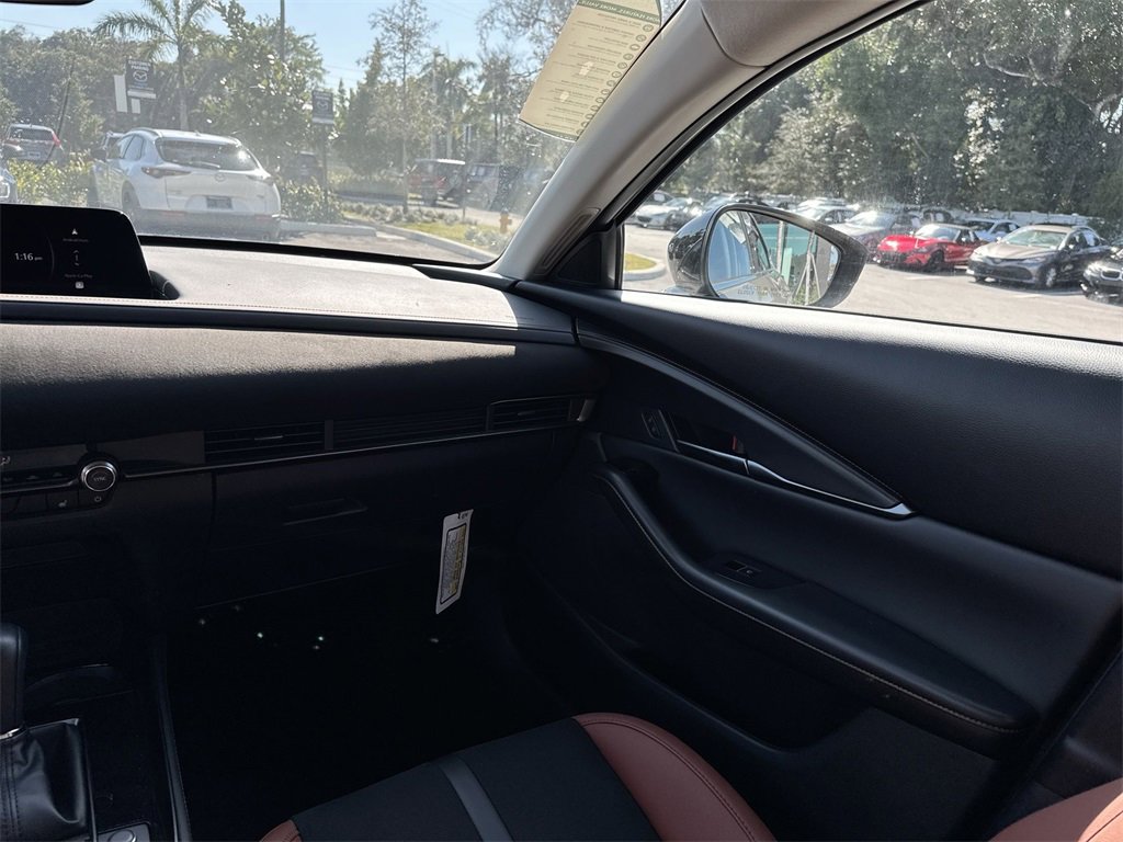 New 2024 MAZDA CX-30 Carbon image 16