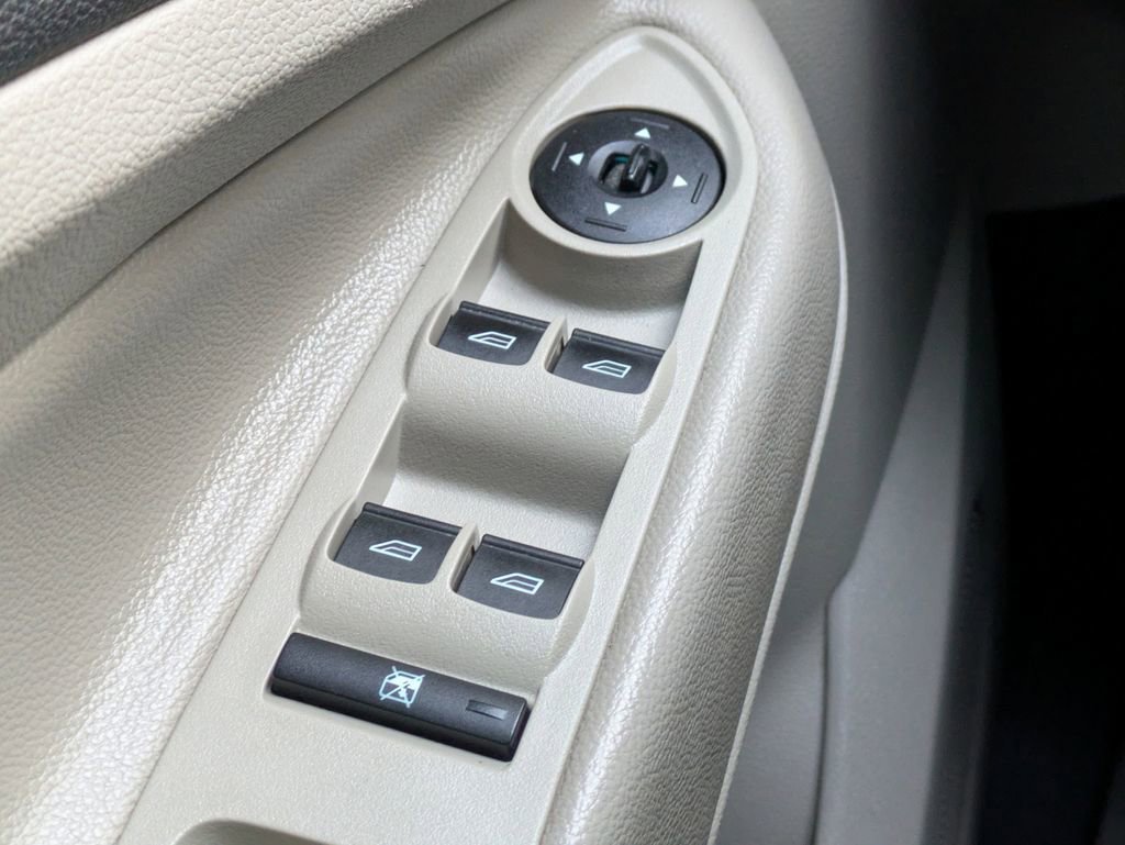 Used 2015 Ford Escape SE image 24