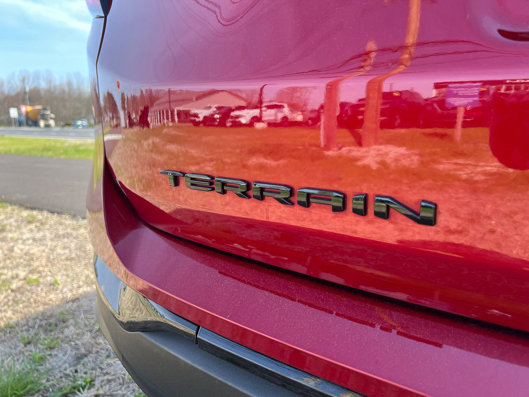 Used 2023 GMC Terrain SLT w/ Tech Package image 6