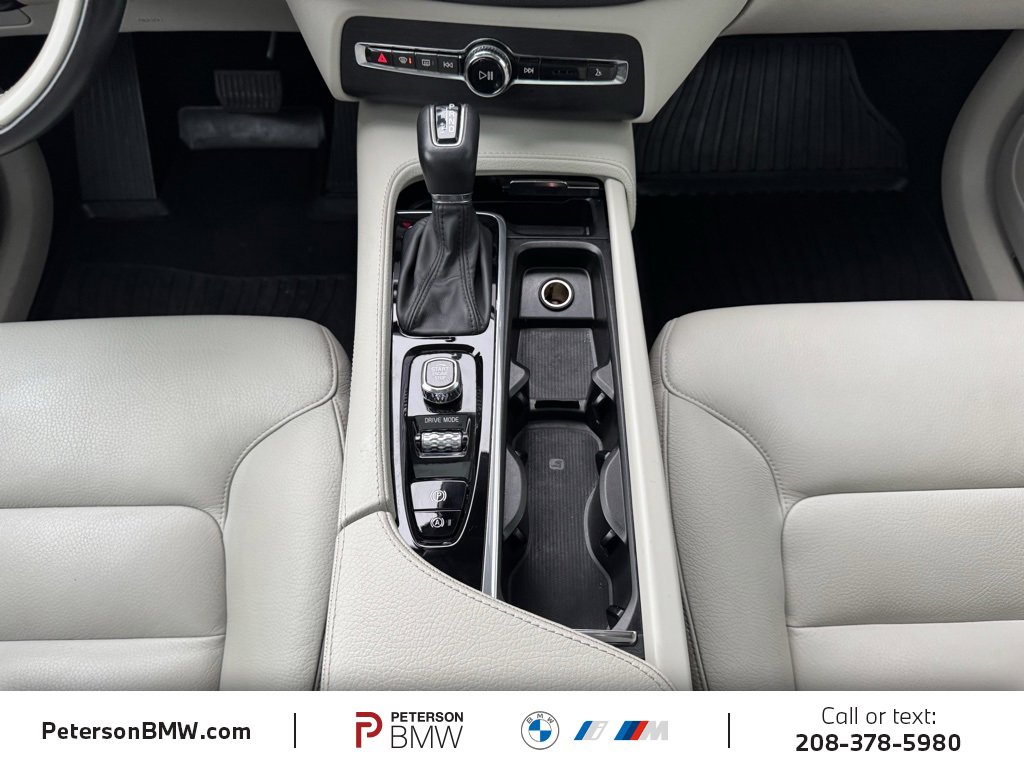 Used 2020 Volvo XC90 T6 Momentum w/ Protection Package Premier image 12