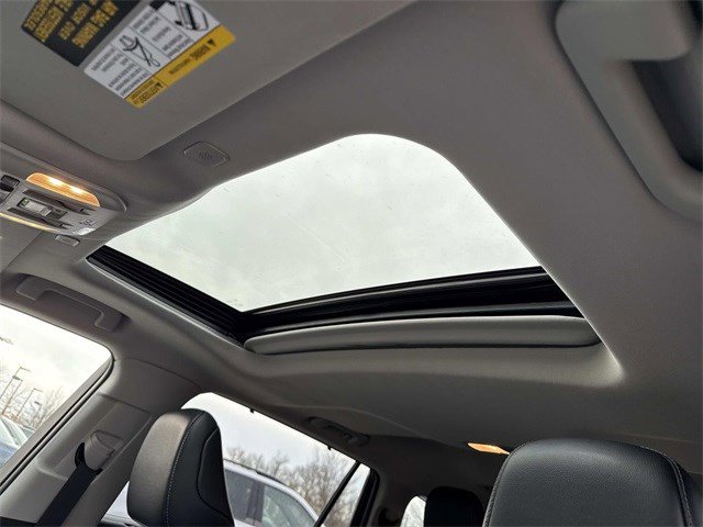 Used 2023 Toyota Highlander Limited image 16